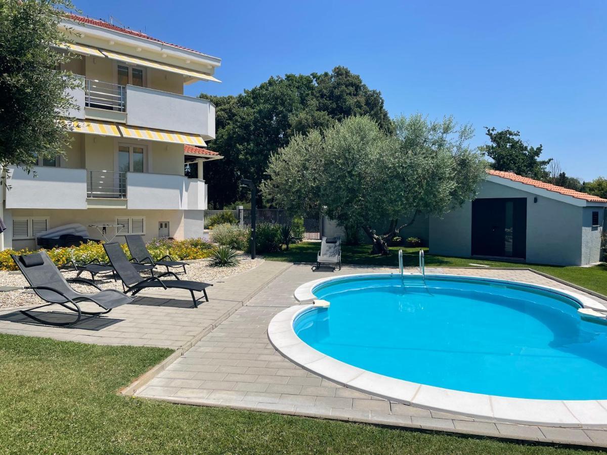 Apartments Sunny Estate Затон Экстерьер фото