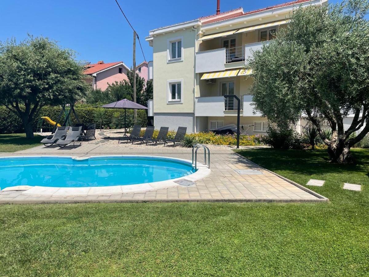 Apartments Sunny Estate Затон Экстерьер фото