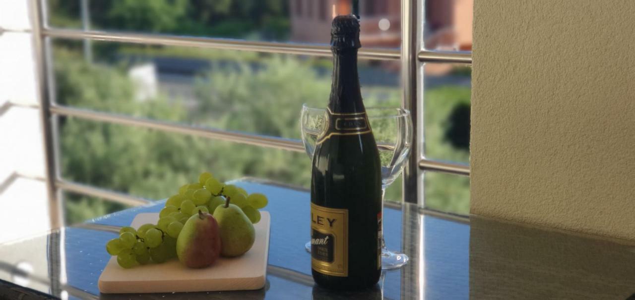 Apartments Sunny Estate Затон Экстерьер фото